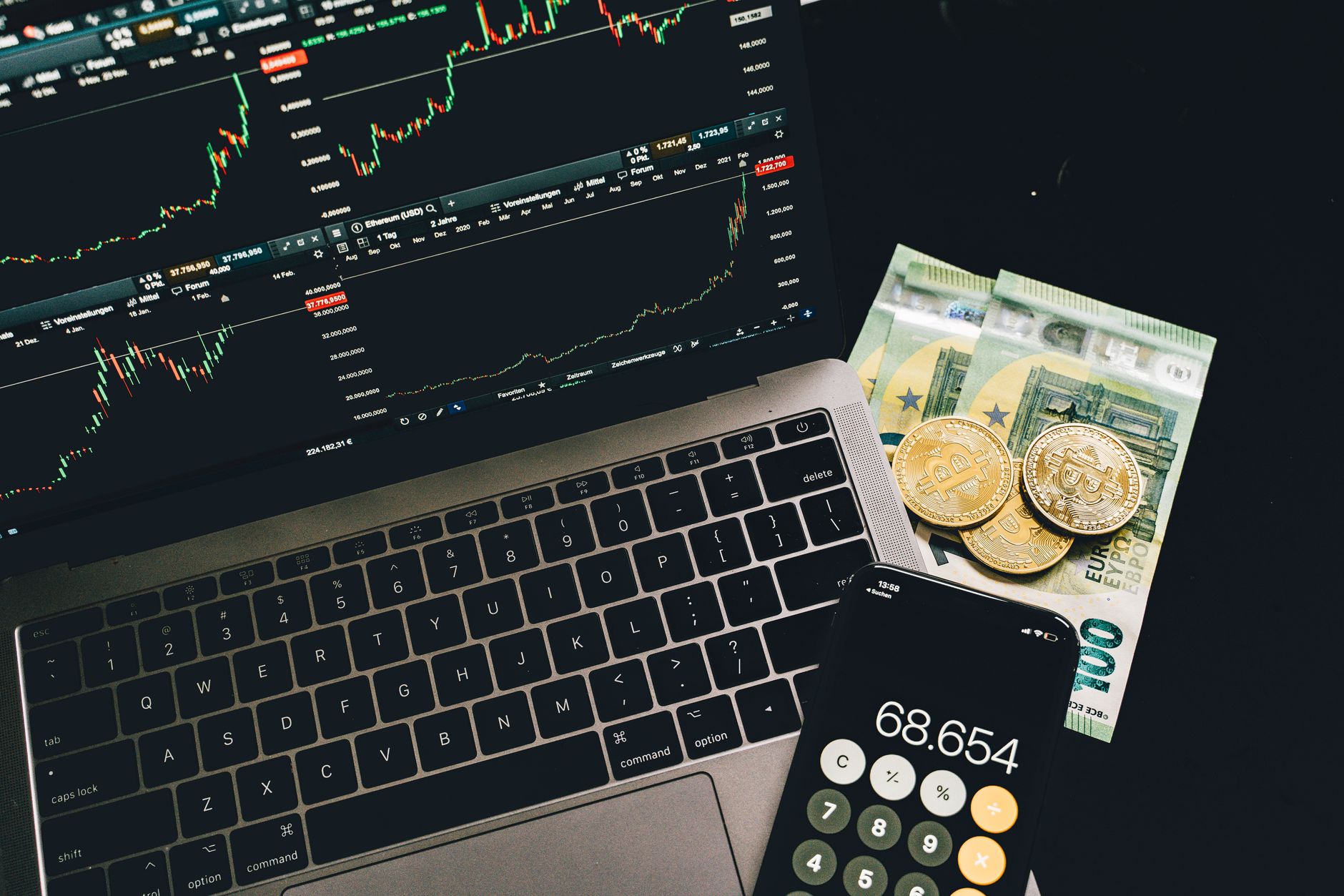 Bitcoin price chart on a trading screen, illustrating BTC's rebound and the price levels watched by traders