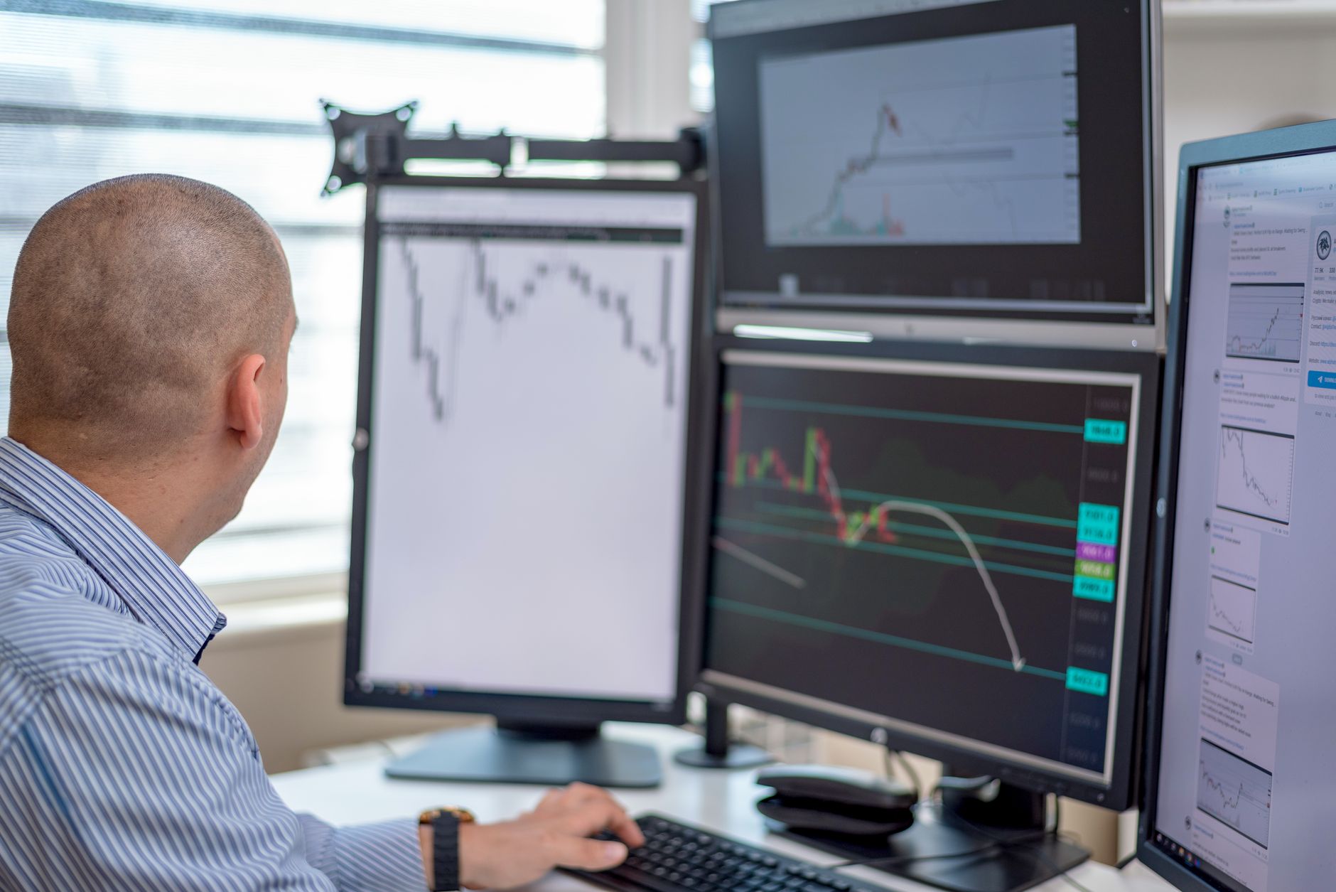 A retail trader using a computer, illustrating the online checks brokers use for complex products.